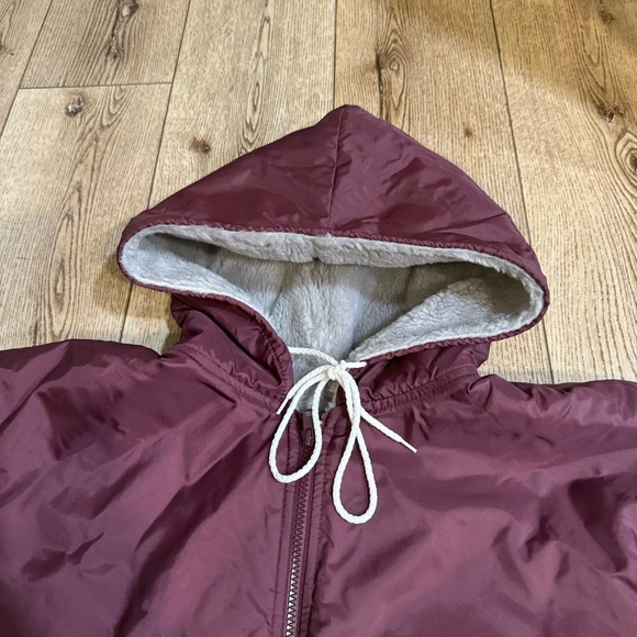 Oversized puffy parka, maroon, gray fleece lining, zipper front, hoodie, L. - Picture 4 of 11